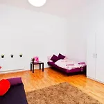4 Bedroom Flat Near The City Center