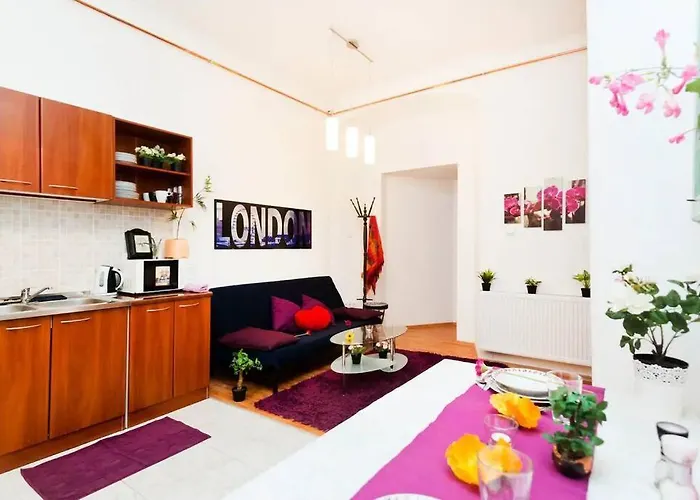 4 Bedroom Flat Near The City Center
