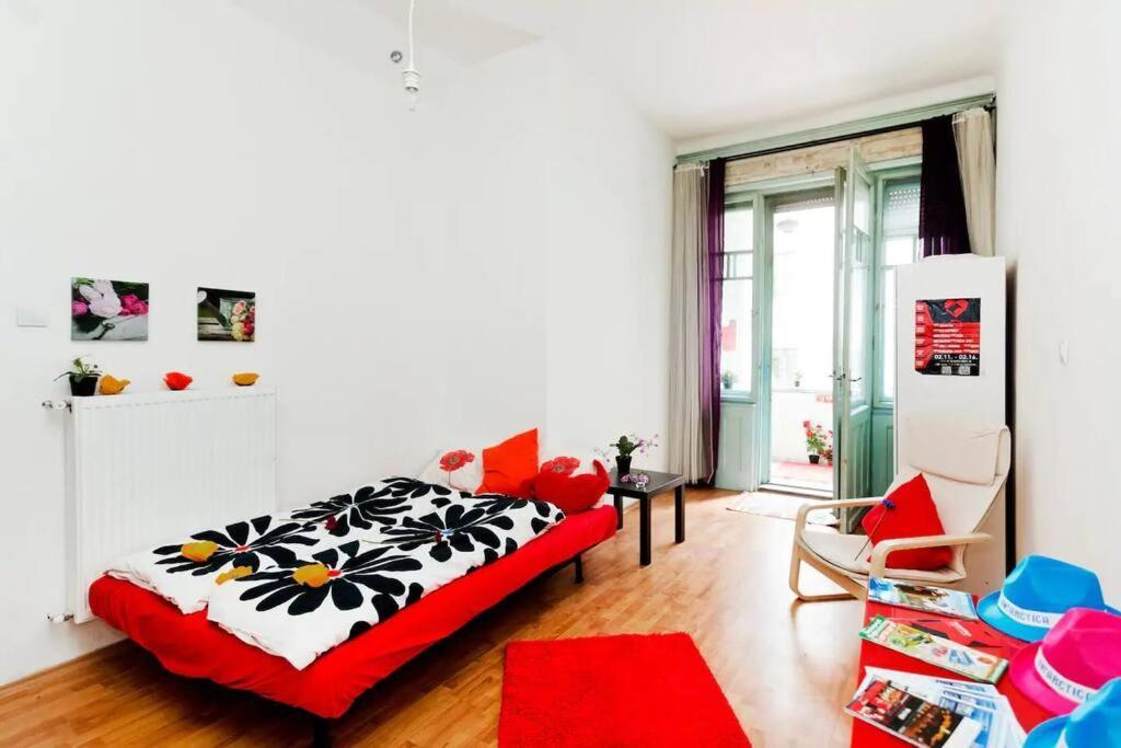 4 Bedroom Flat Near The Center Budapest